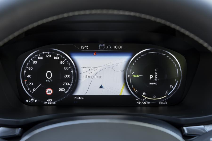Панель приборов Volvo S60 T8 R-Design 2018 года  (WW) (фото 31 из 40)